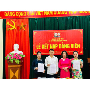 CHI BỘ MẦM NON KẾT NẠP ĐẢNG VIÊN MỚI