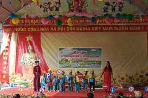 Hội thi "Bé cùng gia đình tham gia an toàn giao thông" cấp trường